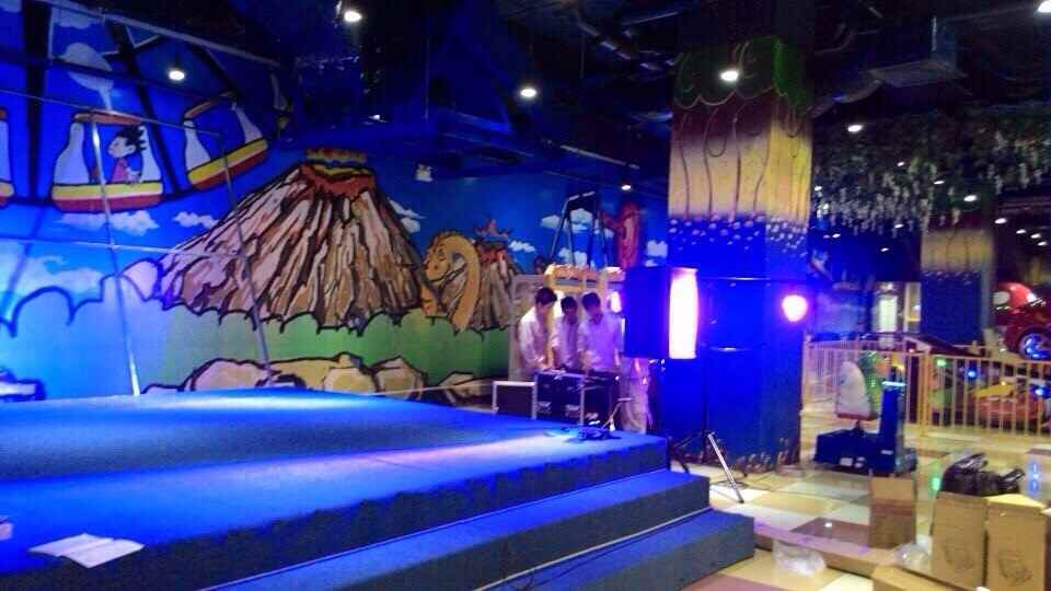 bộ ánh sáng sân khấu rẻ nhất 