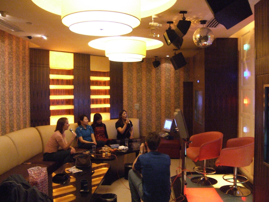 lap-dat-karaoke-gia-dinh