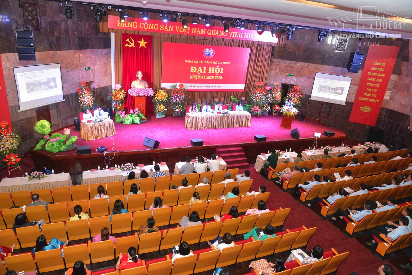 Dàn âm thanh hội trường bao gồm những gì