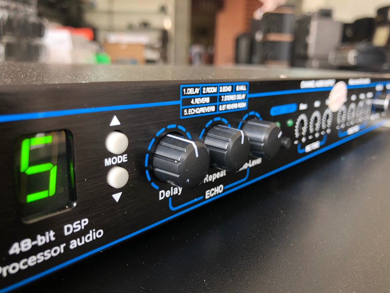 Vang số và vang cơ khác nhau như thế nào?