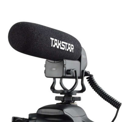 Micro shotgun Takstar SGC-600 lắp trên máy ảnh DSLR với màng lọc gió chuyên dụng