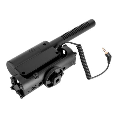 Góc chụp từ dưới lên làm lộ rõ ngàm gắn hot shoe máy ảnh của mic.