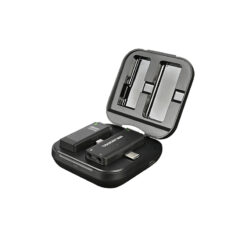 Hộp sạc mở nắp chứa các thành phần thu phát của hệ thống micro kép V4